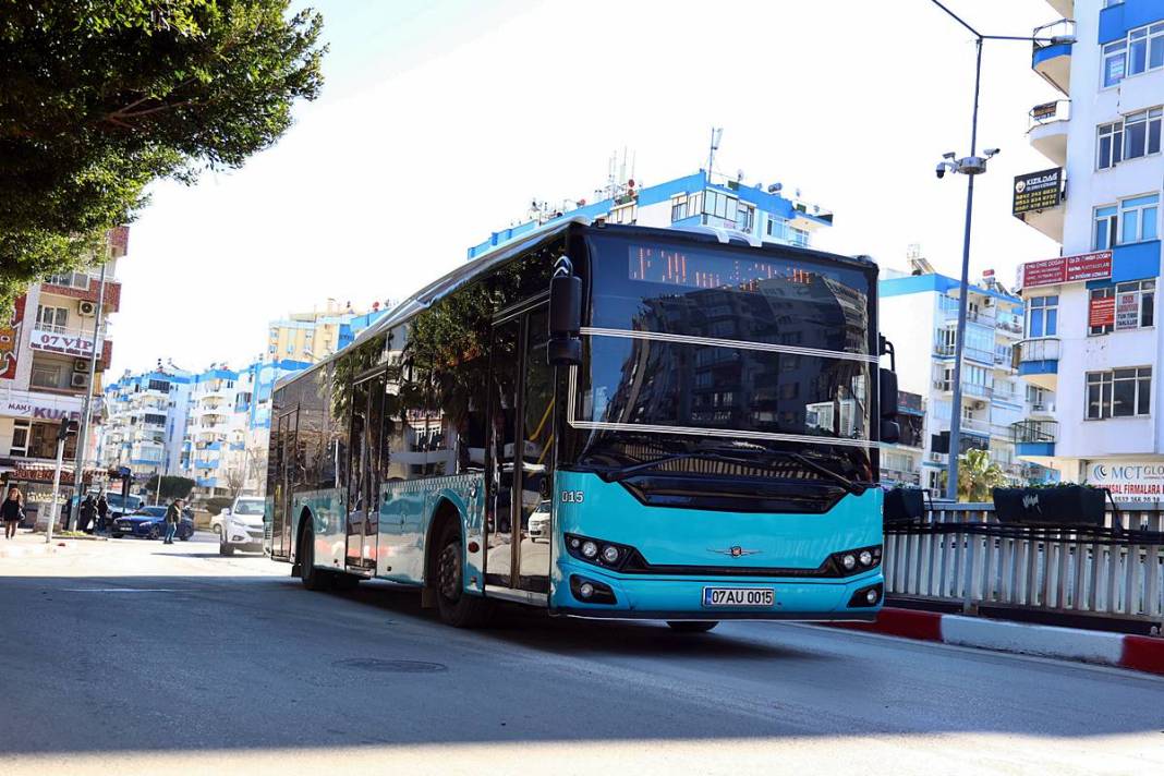 Büyükşehir belediyesinden o caddede otobüslere yeni uygulama! Trafik yoğunluğu yaşanınca baştan sona değiştirildi 9